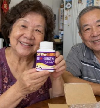 顧客實拍:夫妻在餐桌開箱百優靈芝